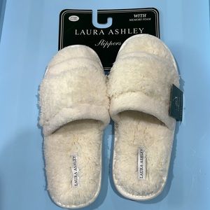 Spa collection Laura Ashley white/cream with memory foam